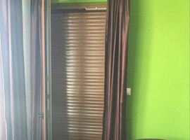 Aranytölgy színű aluredőny – Budapest XIII. kerület