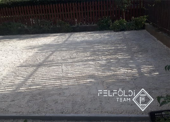 Műfű telepítés közben 4